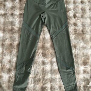 Old Navy Active Go-Dry Leggings in Olive